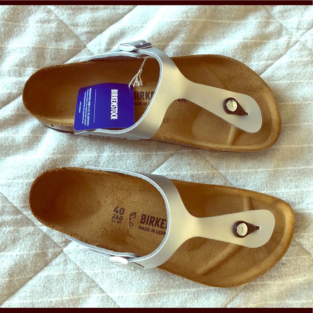 NIB Birkenstock Gizeh. Size 40. Silver leather.
